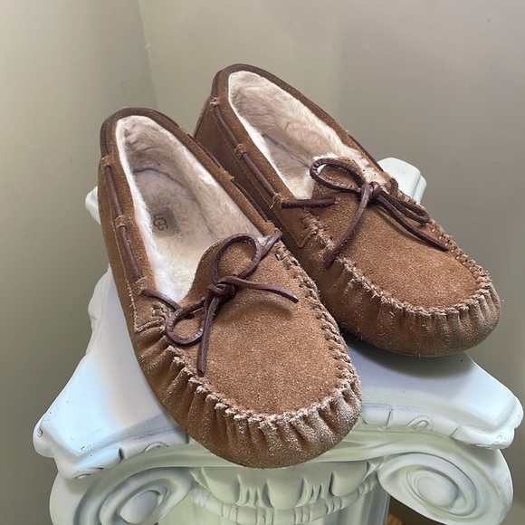 Ugg - Slippers - Size 8.5 - Picture 1 of 11